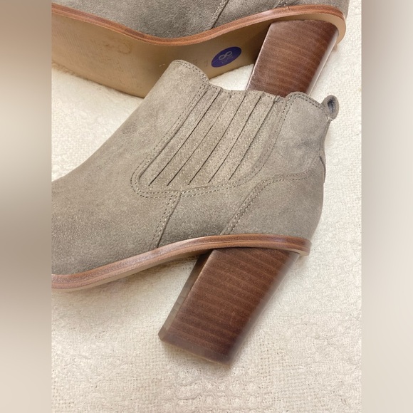 Nine West Taupe Suede Ankle Boots Wood Block Heel Size 8.5 - Picture 6 of 11